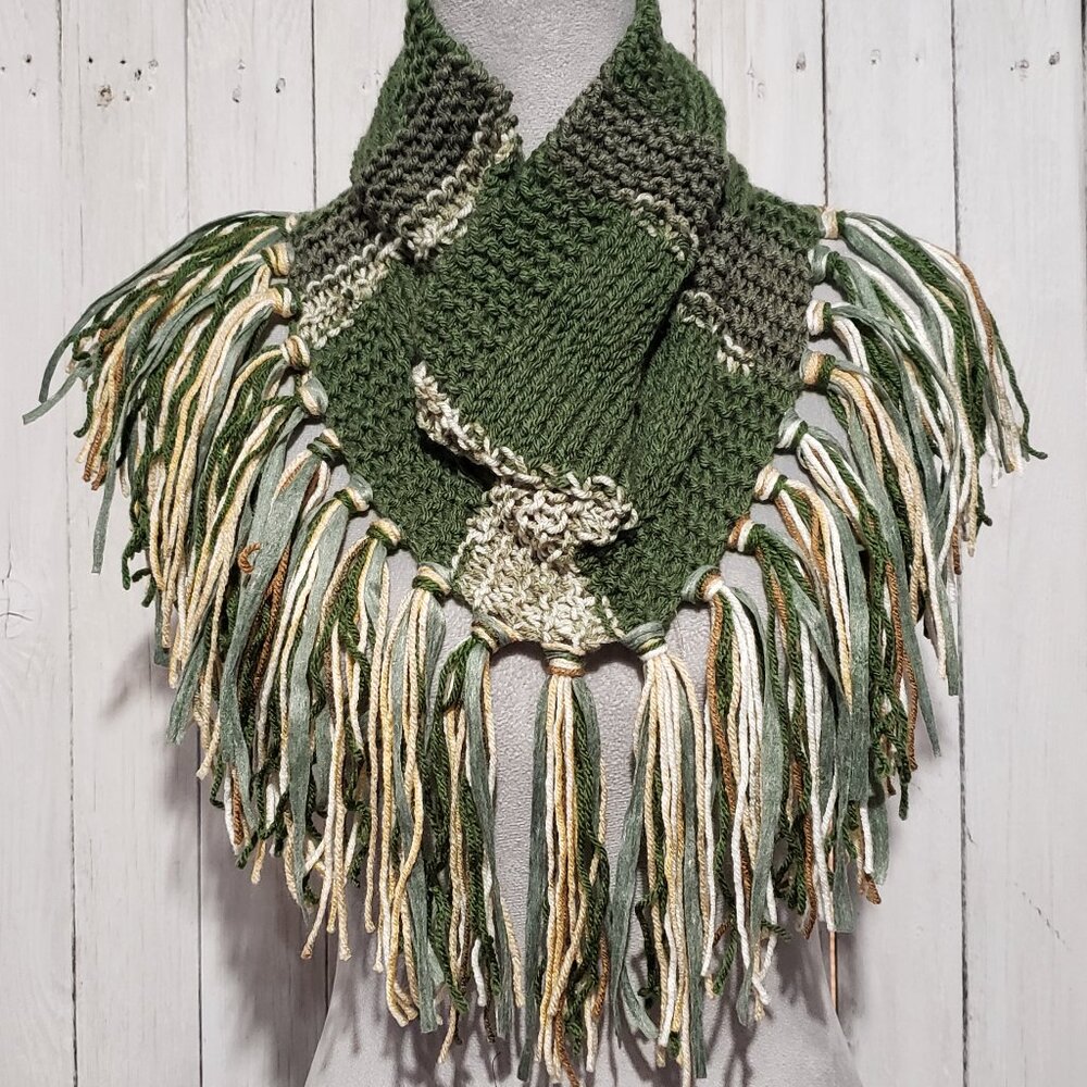 NEW‎ Hand Knitted Green Beige Boho Cowl Scarf Indie Artsy Earthy Hippie Cottage